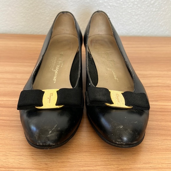 Salvatore Ferragamo Shoes - Salvatore Ferragamo Vara Pump Black Leather Made In Italy Vintage Brand New Sole